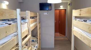 Гостиница Hostel Aprel Ульяновск Кровать в общем 6-местном номере для мужчин и женщин-1